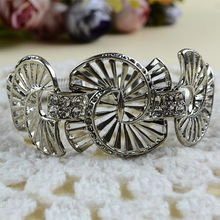 春夏銀光 歐美原單鑲鉆飾品，個(gè)性時(shí)尚新風(fēng)潮