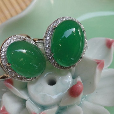 探索【贈(zèng)送證書(shū)】YJ5鍍S925純銀天然綠玉髓飾品的魅力